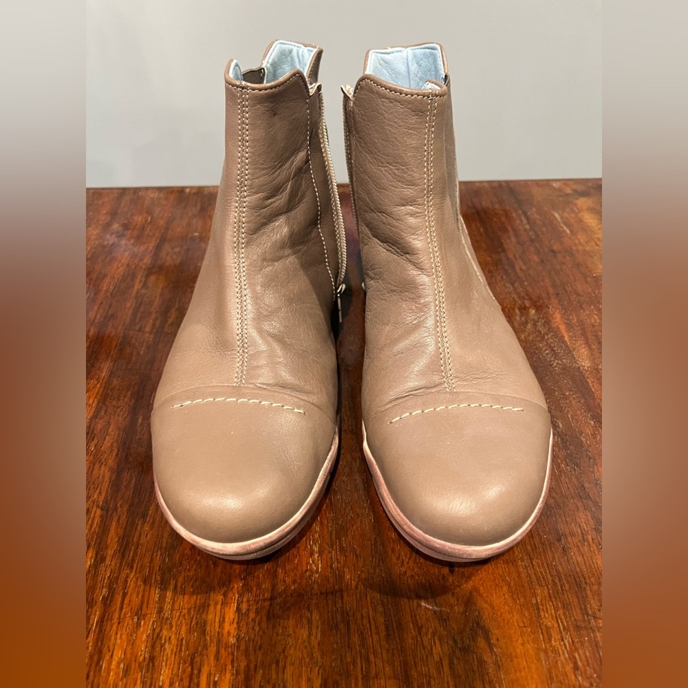 Heaven on your feet: Size 41 Cloud taupe boots